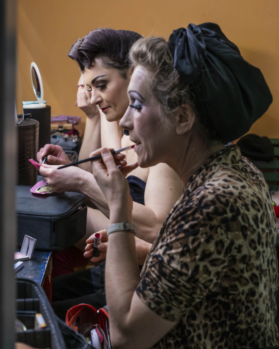 Backstage-03